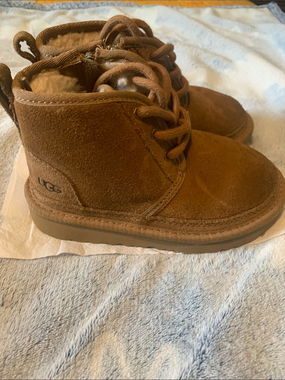 Ugg Kids Brown Suede Winter Boots with Faux Fur Lining Size 10C Open to Offers - Picture 4 of 6